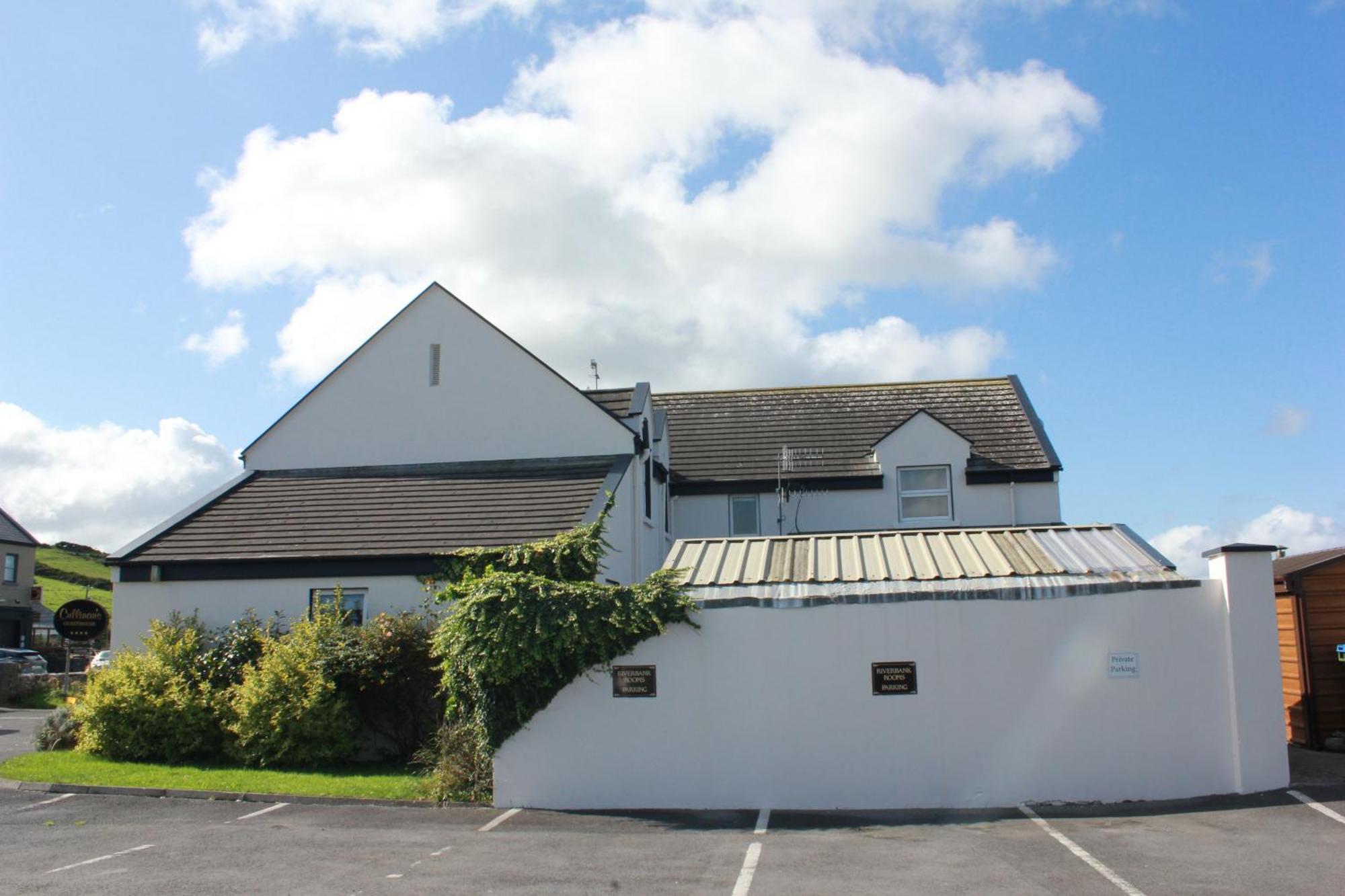 Riverbank Rooms Doolin Exterior photo